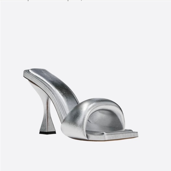 SOLD!! NEW unworn Hanifa ‘Zoe’ Mules. - Picture 1 of 2